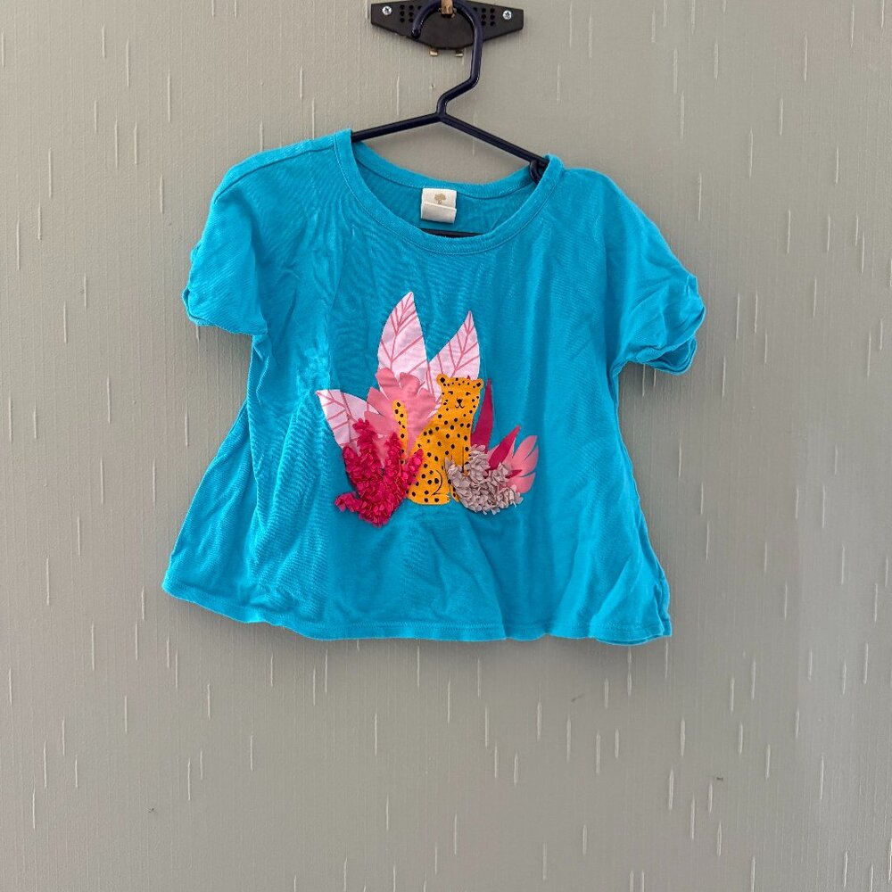 Girl's Tucker & Tate size 4 t-shirt.  Flower design.